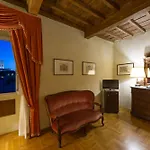 Hotel Loggiato Dei Serviti 3*