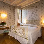 Loggiato Dei Serviti Флоренция