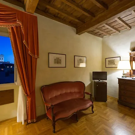 Hotel Loggiato Dei Serviti 3*
