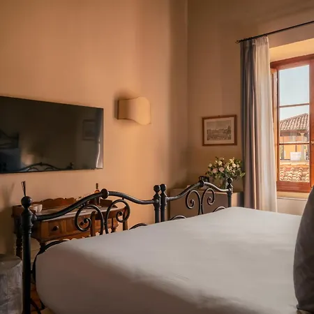 Hotel Loggiato Dei Serviti 3*