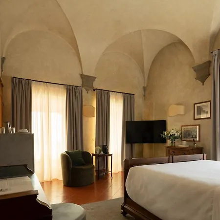 Hotel Loggiato Dei Serviti 3*