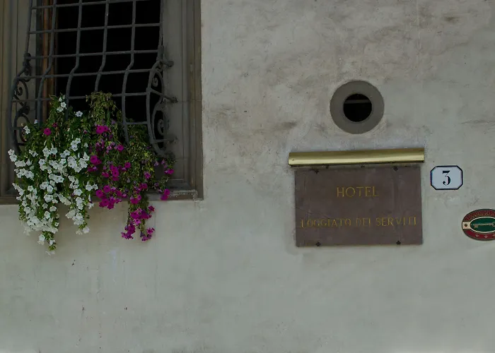Loggiato Dei Serviti 3*