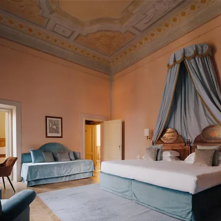 Loggiato Dei Serviti מלון 3*